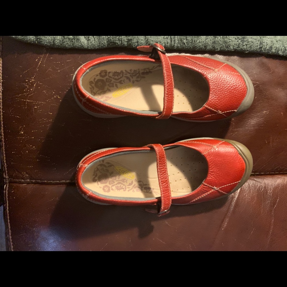 Red Maryjane Keen shoes, like new!